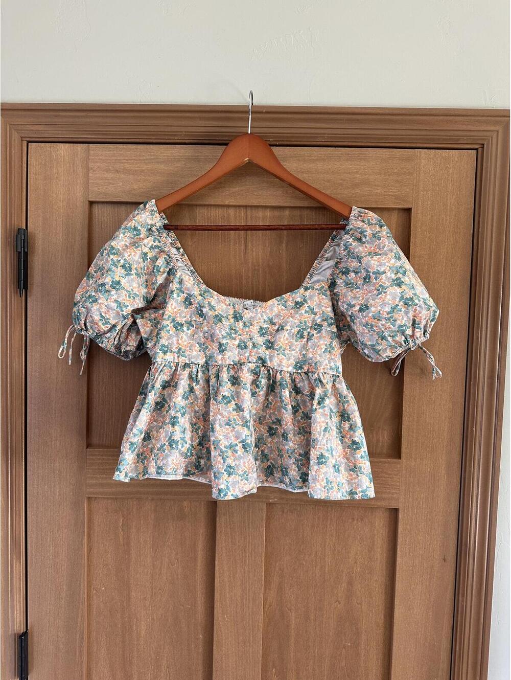 English Factory Women's Floral Puff Sleeve Top Teal, Orange & Cream size Large - Picture 2 of 12